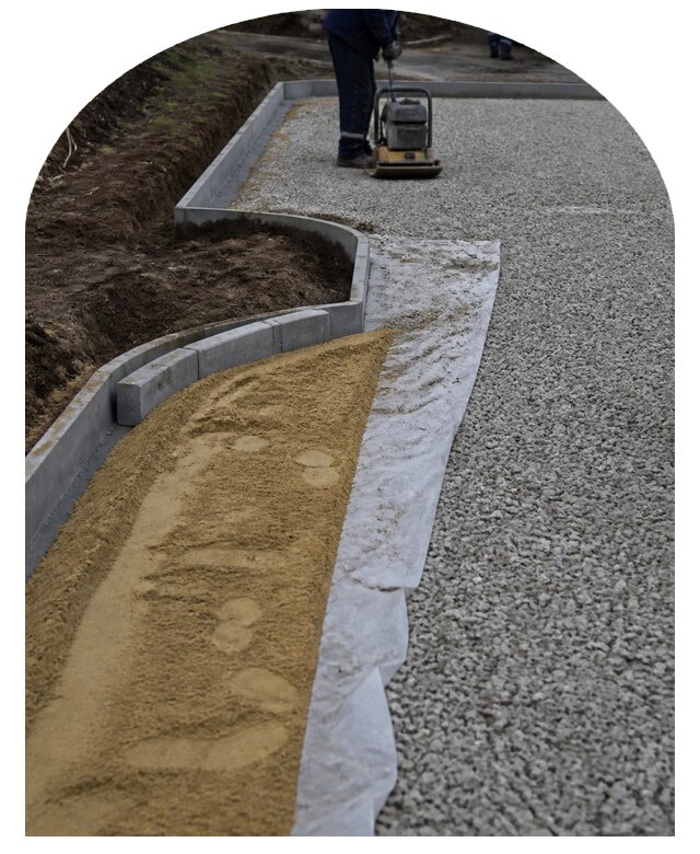 Устройство площадки под автомобиль на участке в Касимах